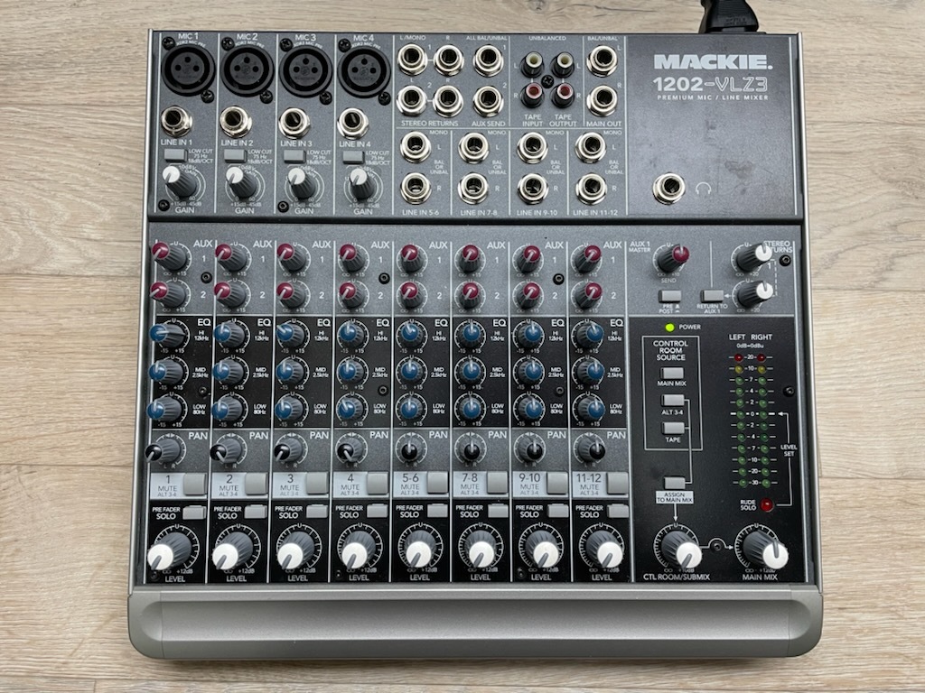 1202-VLZ3 Mackie Mixer MACKIE - Mic 12-Channel Line 0 Compact 公式