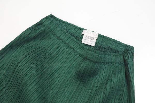 イッセイ プリーズ プリーツ ミヤケ（PLEATS 野菜の苦味がファッション