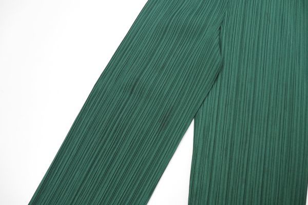 イッセイ プリーズ プリーツ ミヤケ（PLEATS 野菜の苦味がファッション