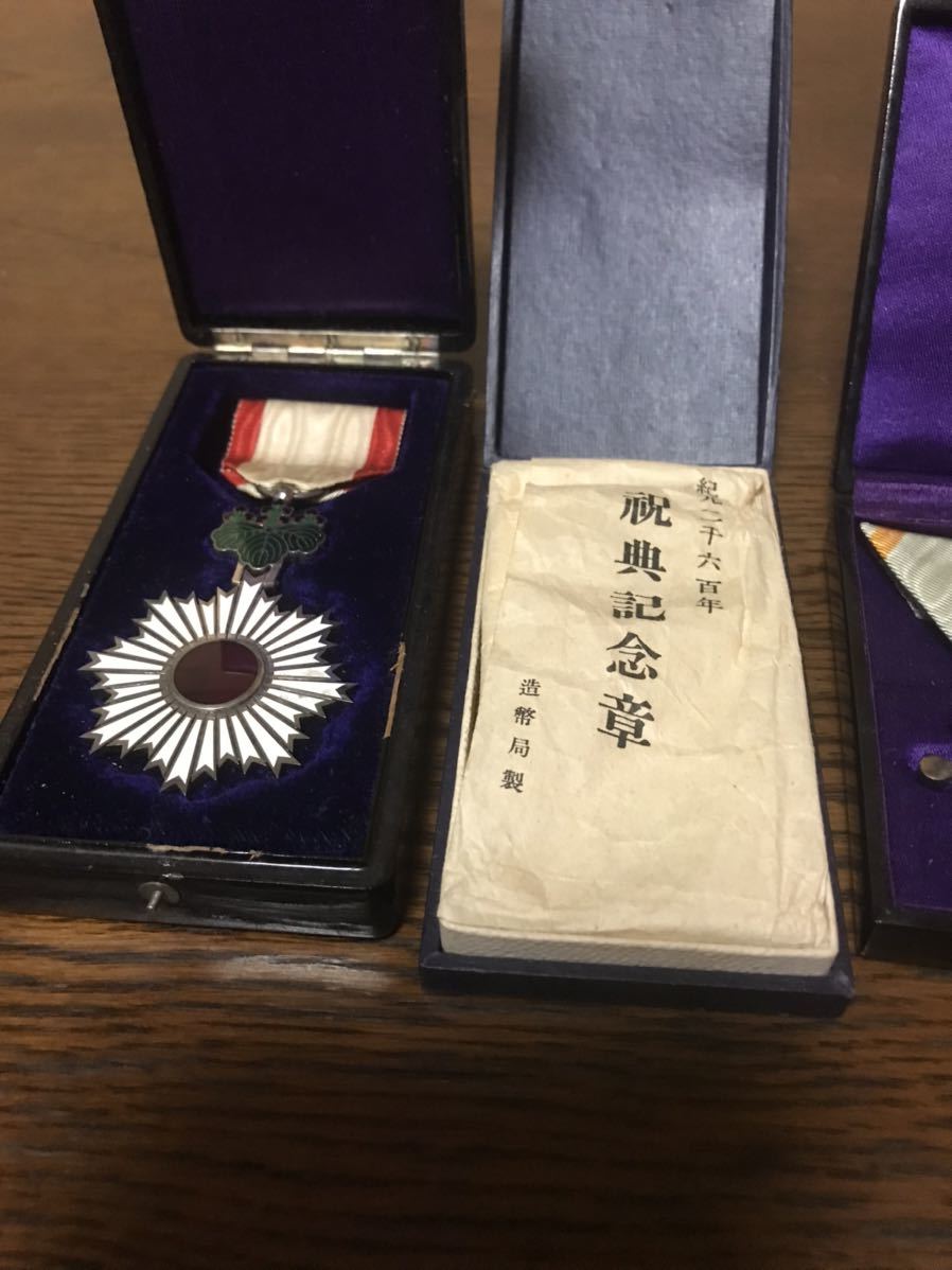勲章 4点 骨董品 戦時中 メダル アンティーク 日本軍 支那事変従軍記章 大日本帝国 大日本 オンライン アウトレット価格 徽章 旧日本軍 日本軍勲四等 公式通販