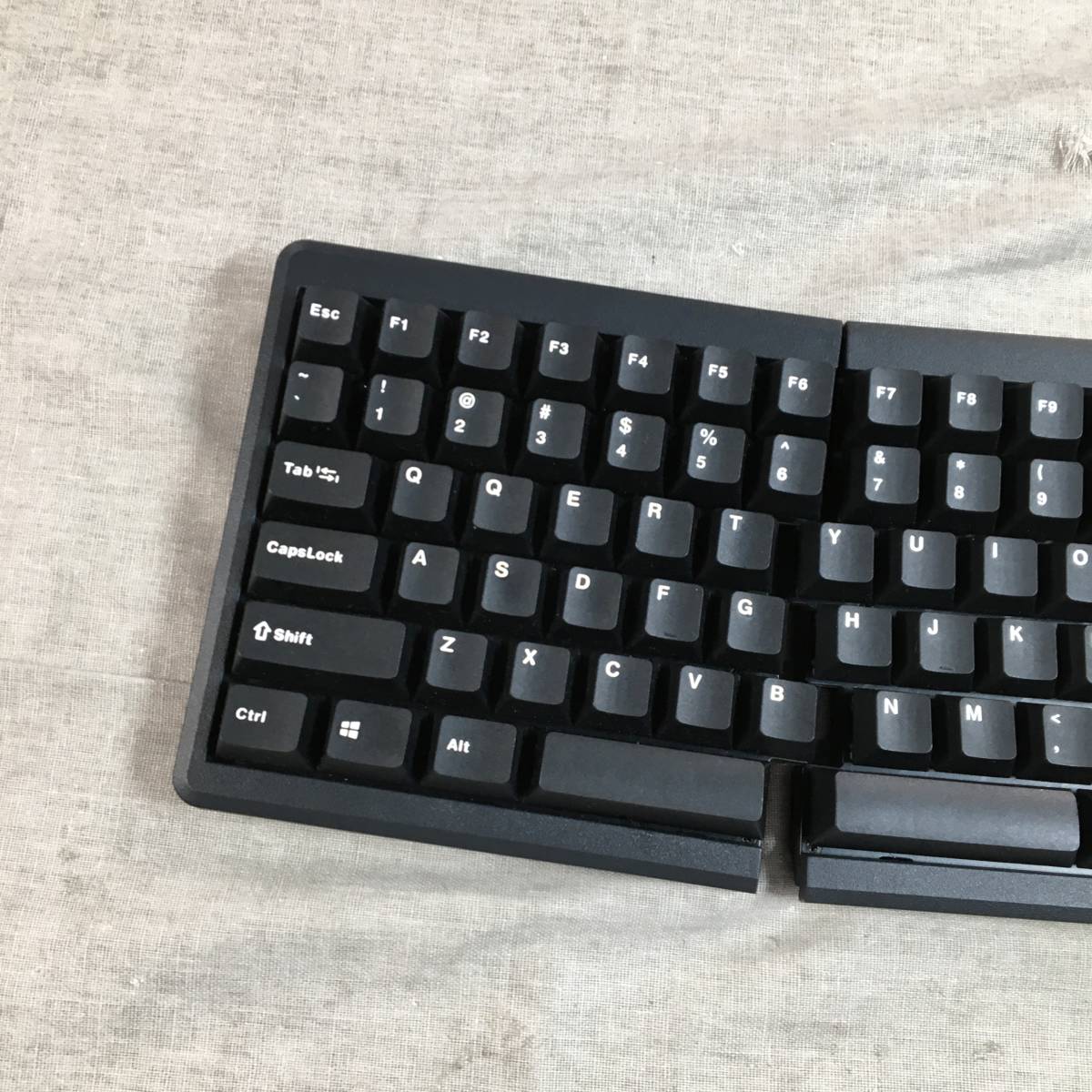 現状品 Mistel BAROCCO MD770 RGB BT英語US 85キー 筐体色:黒 CHERRY 