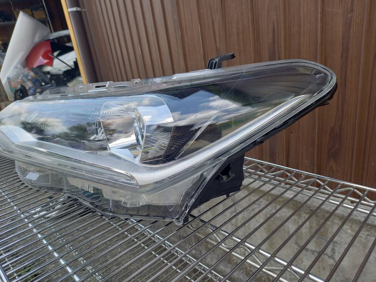 トヨタ カローラアクシオ/フィールダー 後期 左ヘッドライト koito 12
