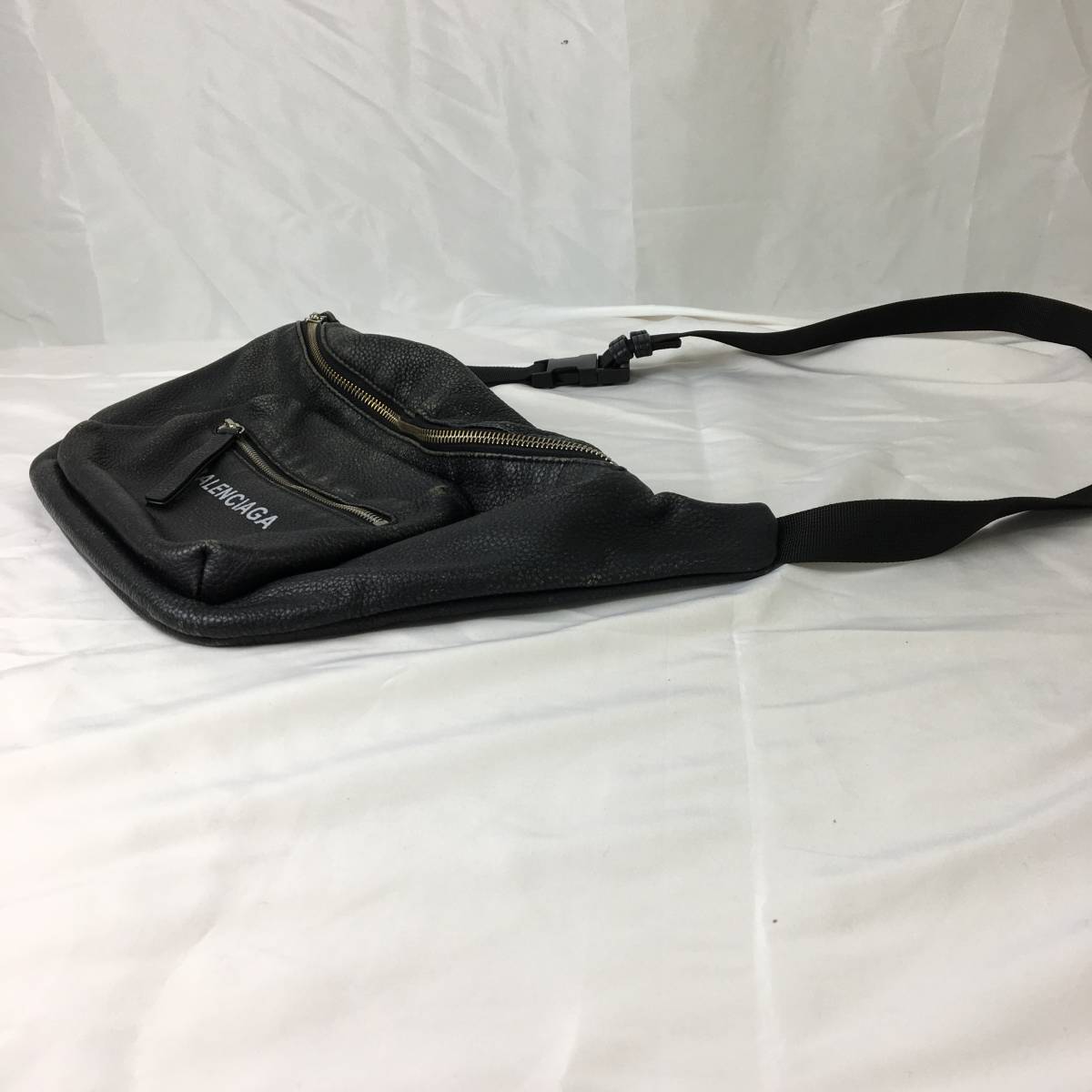 BALENCIAGA ボディバッグ レザー ブラック 使用感有 【公式通販】