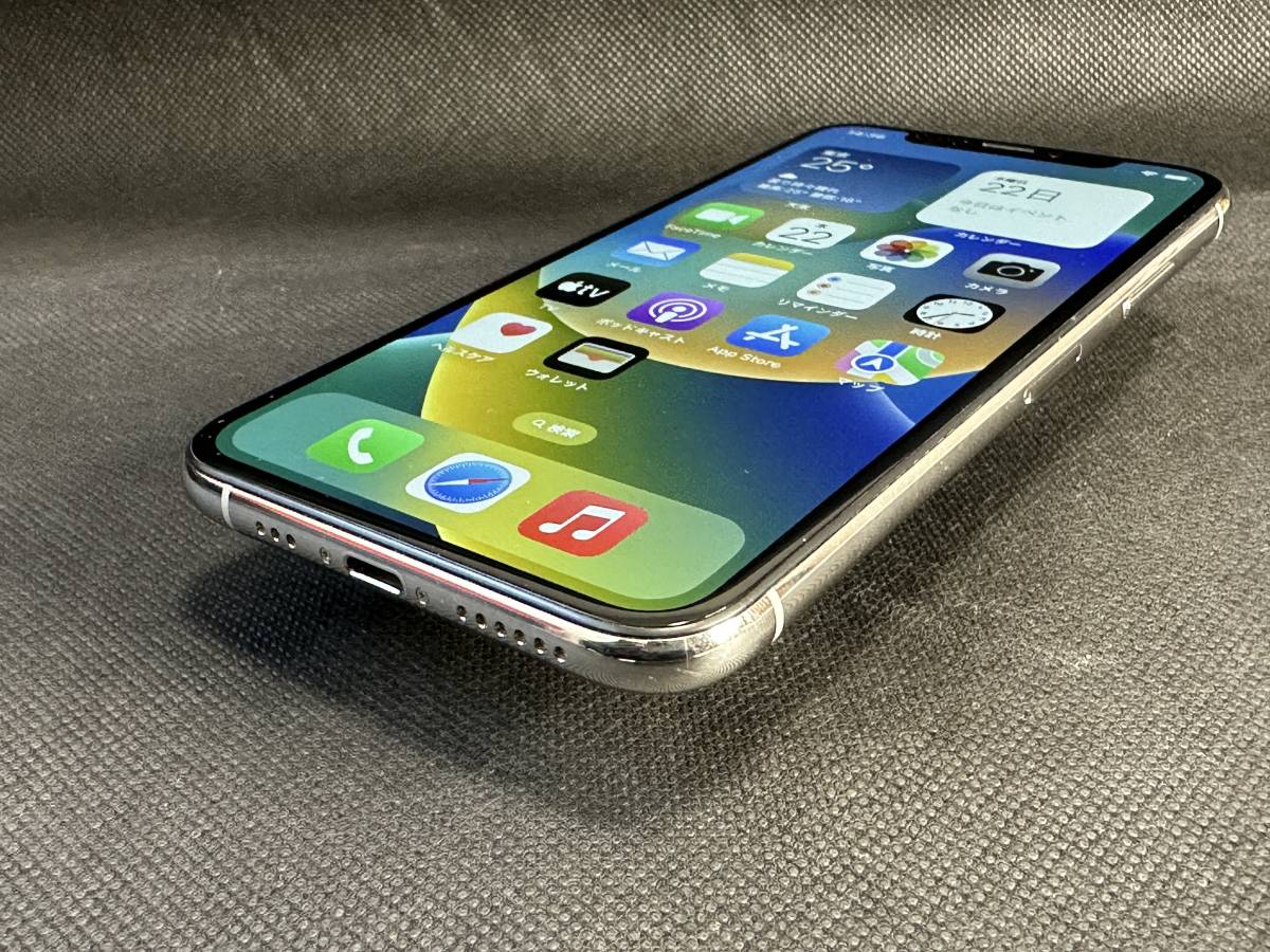 美品 Apple iPhone XS 256GB シルバー MTE12J/A SIMフリーモデル 