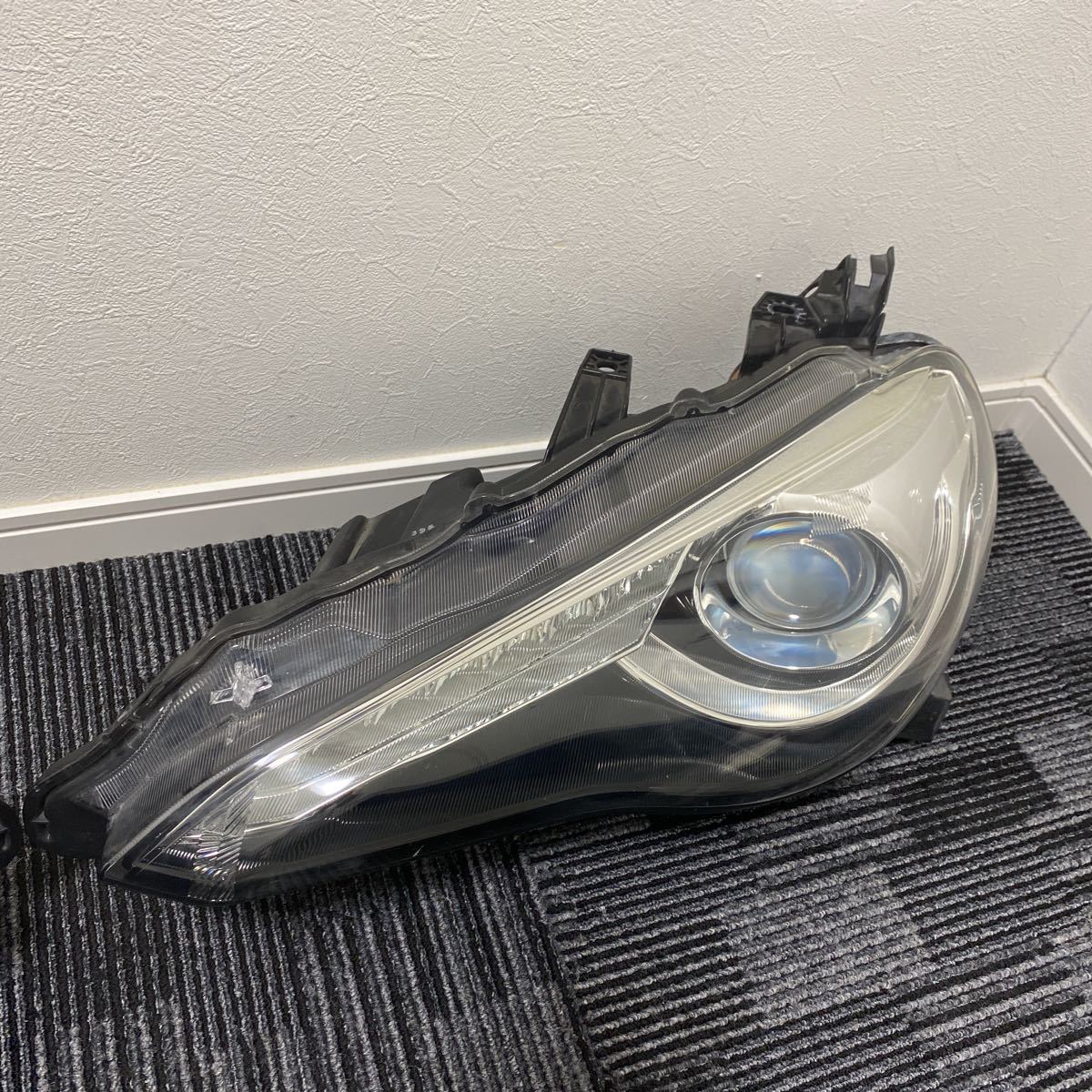 中古 トヨタ 86 ZN6 前期 純正 HID ヘッドライト 左右セット バーナー 