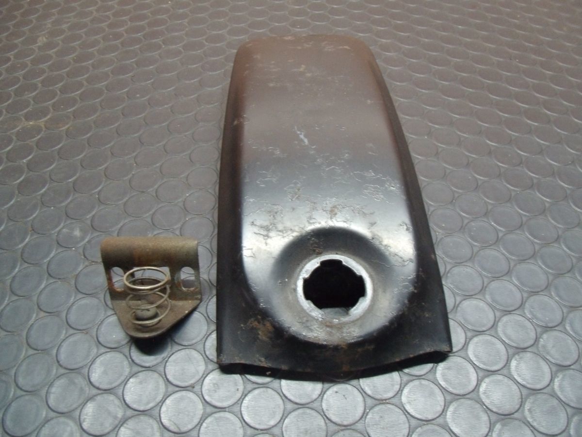 希少 良好 GS550 GS750 タンクキャップカバー フタ 金具 カバー 一台 