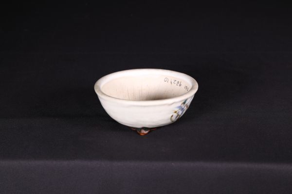 石井盆栽人気和鉢作家 平安虹泉作「虹泉白釉五彩草花図切立段足丸鉢