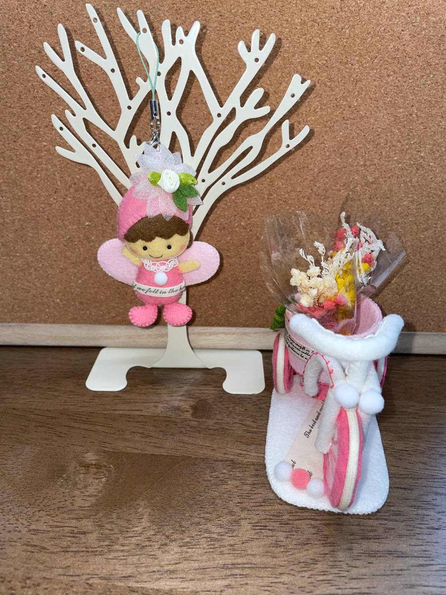 フェルトハンドメイド　フェルトおままごと　ピンク妖精ストラップと自転車とお花ブーケ　置物_4