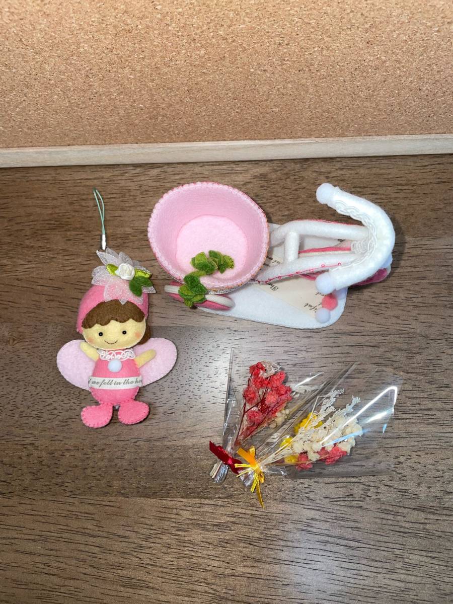 フェルトハンドメイド　フェルトおままごと　ピンク妖精ストラップと自転車とお花ブーケ　置物_5