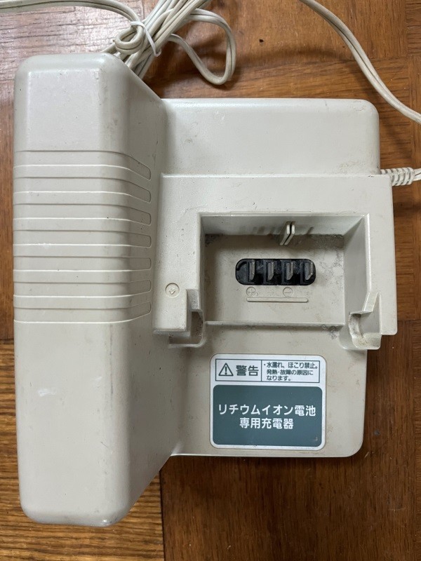 送料無料 Panasonicリチウムイオンバッテリー充電器 NKJ033B h03