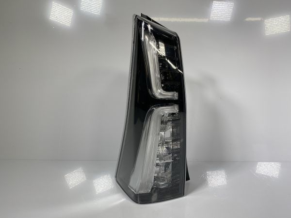 14835 タントカスタム LA650S/LA660S シフォン 純正 左テールランプ テールライト LH LED 81561-B2440 220-69075 C 現状/レンズきれい
