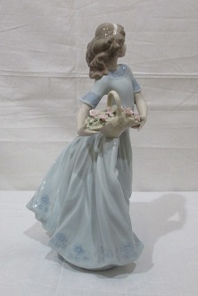 リヤドロ LLADRO フィギュリン リアドロ 花の香りにつつまれて