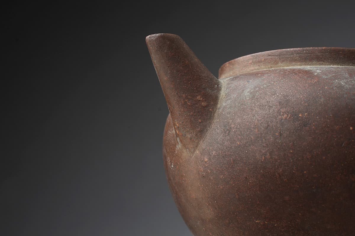 宜興紫砂壺「梨形」（約85cc・全手工）・老朱泥（馮喬楓 宜興紫砂壺 