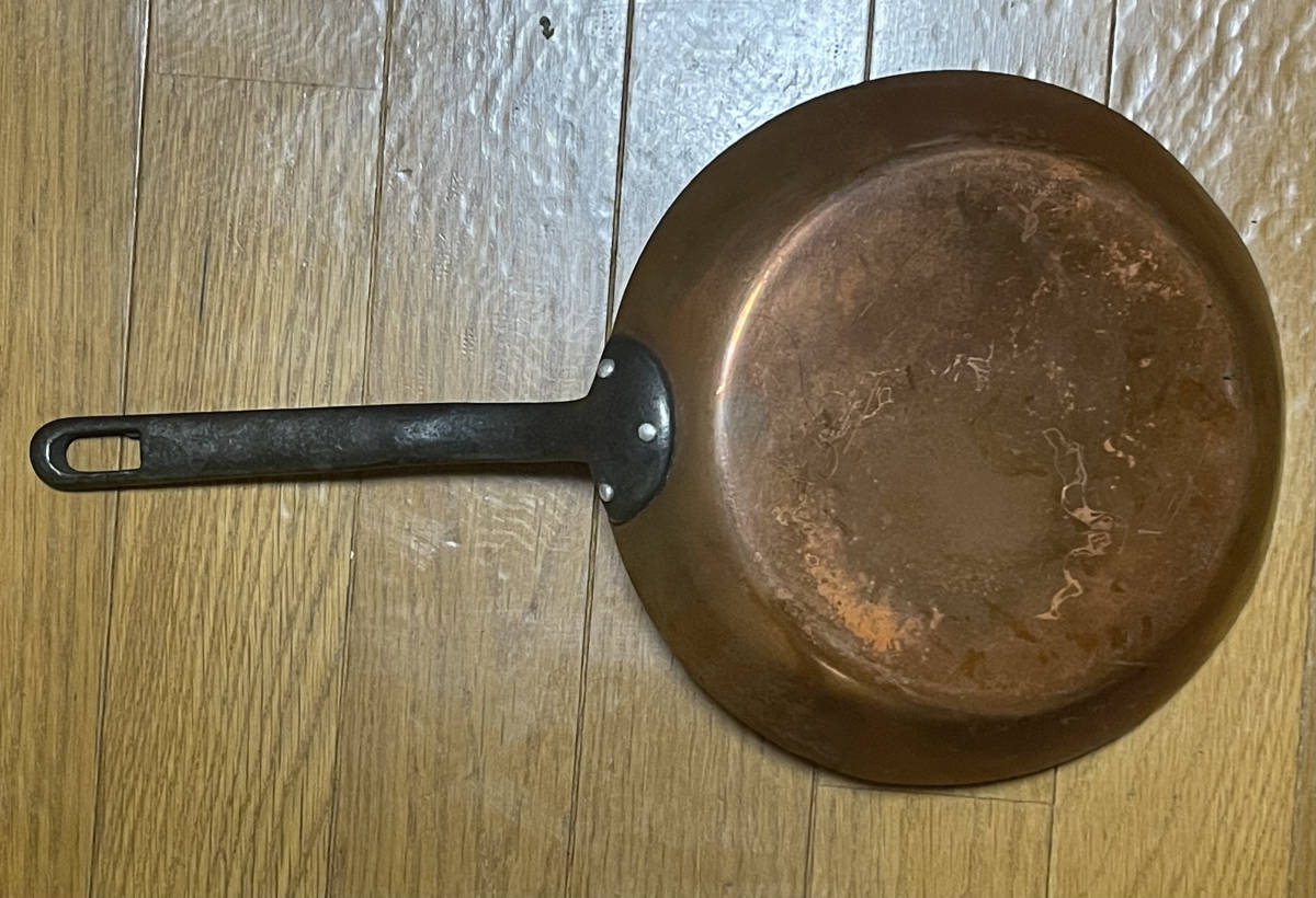 大人気，SALE ヴィンテージ銅製フライパン フランス製 鋳鉄製の柄 Offert Par Tupperware Vintage Copper frying pan by Tupperware(片手鍋)｜売買されたオークション情報、yahooの商品情報をアーカイブ公開 - オークファン 片手鍋