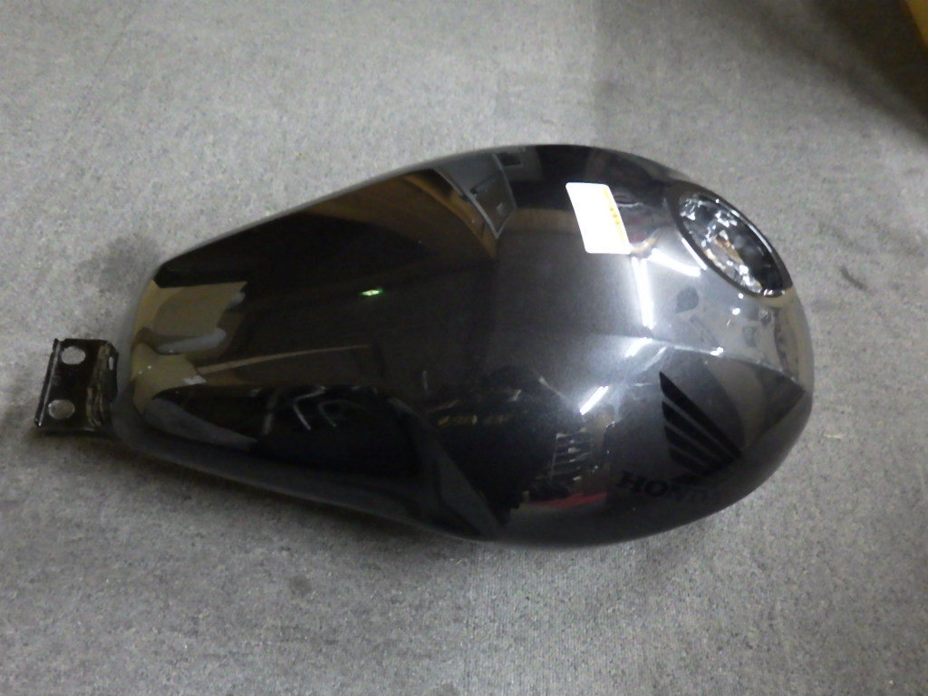 ★中古　ホンダ　レブル1100用　タンク　部品番号17520-MLA-A00ZC　定価￥57500-　エクボあり。