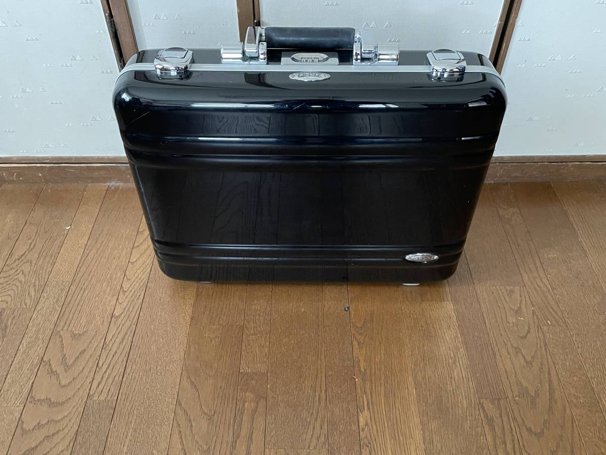 ZERO HALLIBURTON アタッシュケース ビジネスバッグ ゼロハリバートン 
