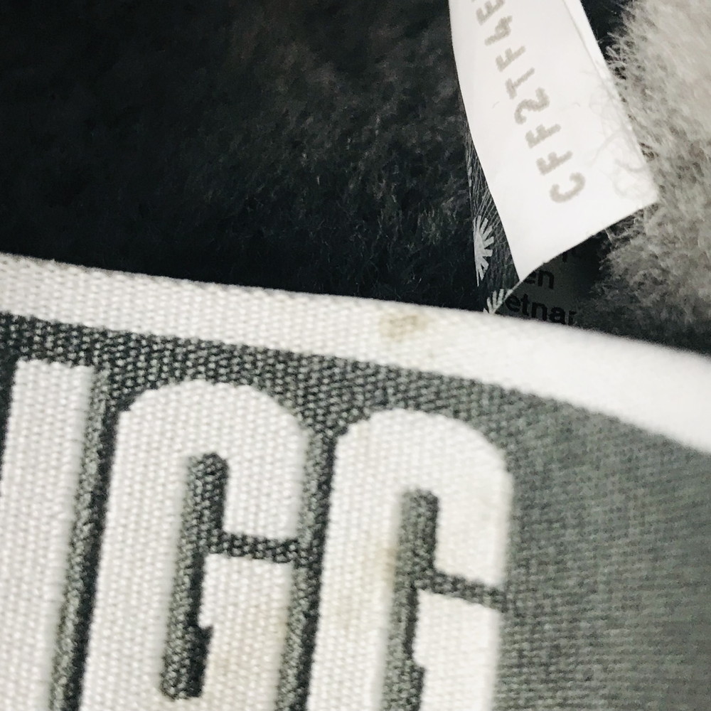 【中古品】 UGG アグ FLUFF YEAH SLIDE サンダル チャコール サイズ：26㎝ 1095119 【180-210404-sm-6-ICH】 UGG アグ Fluff KIDS 大人にも◎厚底サンダル サイズ:23