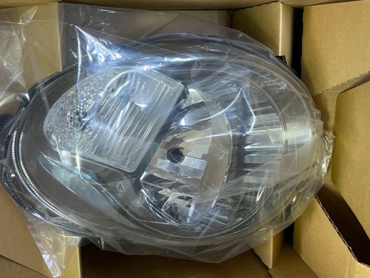 値下げ　新品 未開封 スズキ 純正 MRワゴン MF22S 右ヘッドライト 35120-81J10 希少 中々出ません！