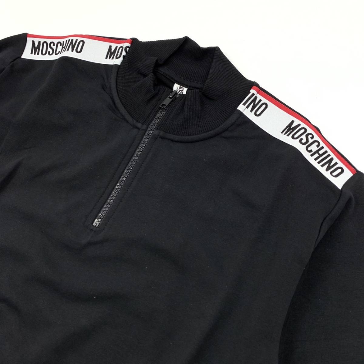 再値下げ 新品□MOSCHINO□テープロゴ付きスウェットハーフジッププル 