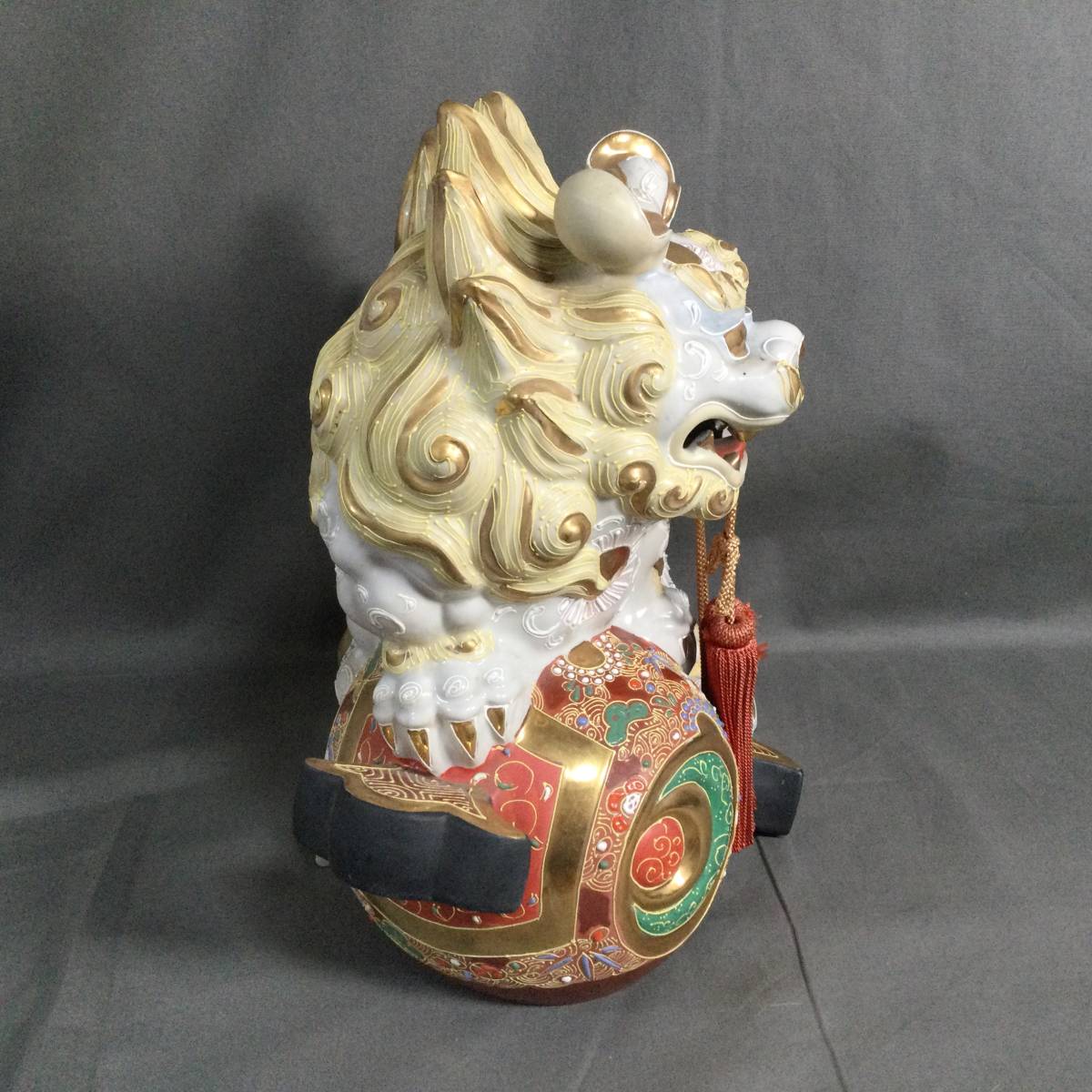 10/18 218787 九谷焼 狛犬 乗り獅子 置物 シーサー 陶器 色絵金彩 魔