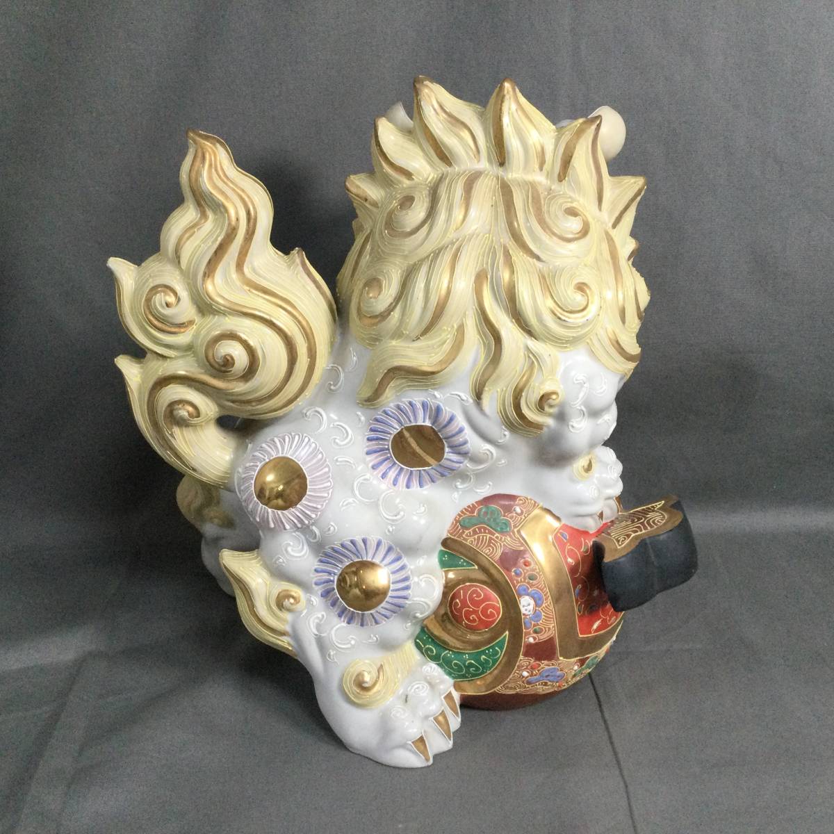10/18 218787 九谷焼 狛犬 乗り獅子 置物 シーサー 陶器 色絵金彩 魔
