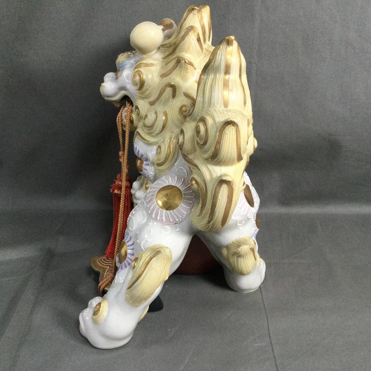 10/18 218787 九谷焼 狛犬 乗り獅子 置物 シーサー 陶器 色絵金彩 魔