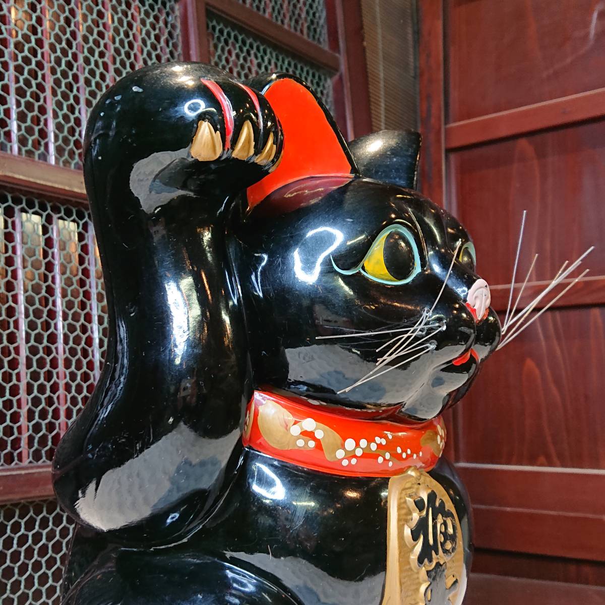 A04-1018 常滑焼 招き猫 黒猫右上手 大型 幸福金運 貯金箱置物 縁起物