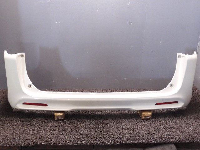 6779　ホンダ ステップワゴンスパーダ　RK5　リアバンパー　NH624P（FG4-1）