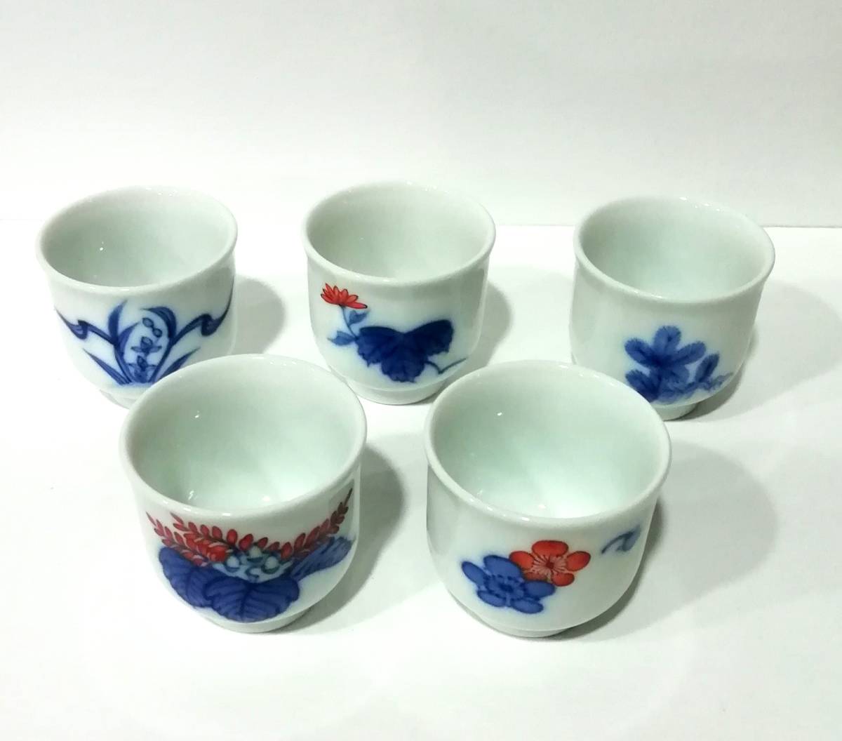 ぐい呑 5客セット 鍋島焼 藩窯 御庭伝統焼物 市川光春 有田焼き ※海外発送の場合、木箱は付属いたしません※ 伊万里で門外不出だった「鍋島焼 」とは。窯元と歩く、お殿様が愛したうつわの里 | 中川政七商店の読みもの 御庭焼 有田焼 伊万里焼 鍋島 市川光春 盃 器 ぐい呑み