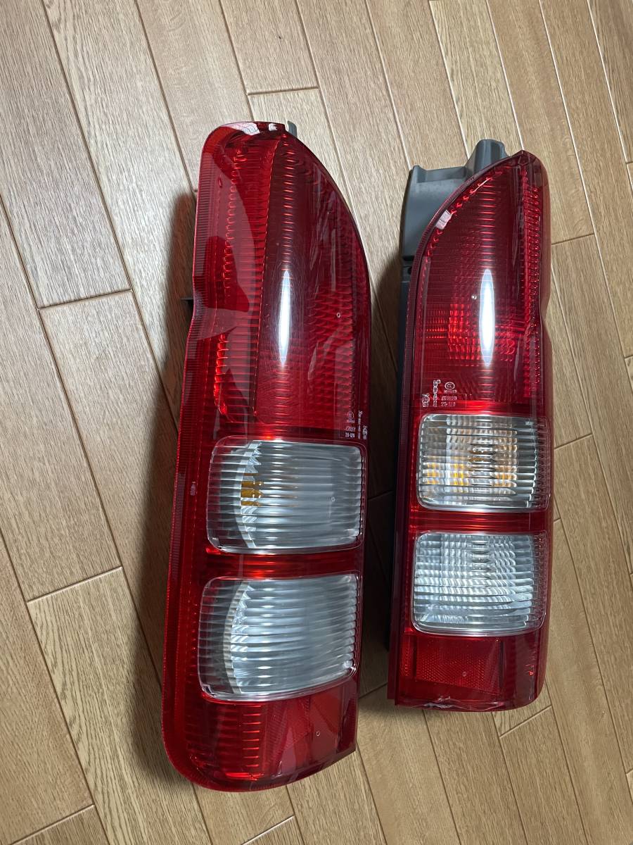 【セール，高品質】 20０系ハイエース2型S-GL純正テールランプ(テールライト)｜売買されたオークション情報、yahooの商品情報をアーカイブ公開 - オークファン トヨタ用