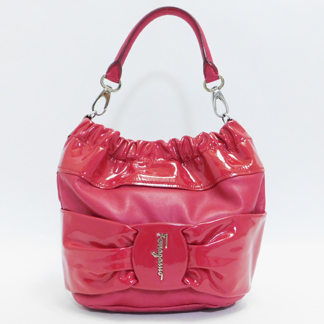 美品Ferragamoフェラガモ ハンドバッグ ヴァラ レザー＆パテントレザー エナメル 濃ピンク イタリア製 良品 正規品