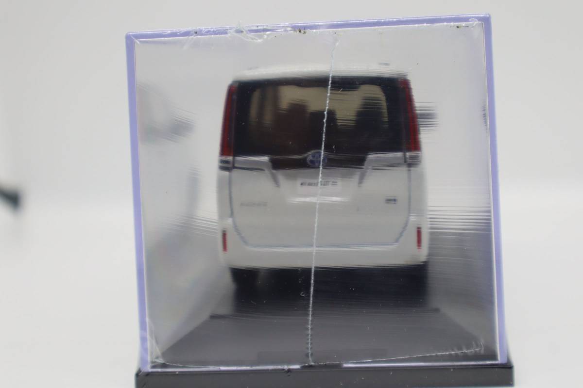 J0886 2 N トヨタ エスクァイア ミニカー 1/30 ホワイトパール 