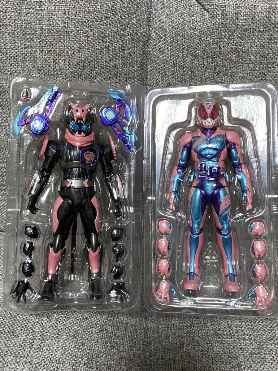仮面ライダーリバイス 装動 まとめ売り 仮面ライダーリバイス まとめ