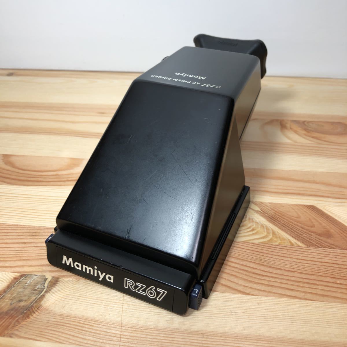 MAMIYA RZ67 AE PRISM FINDER Mamiya RZ67 w⁄ AE Prism Finder Tested