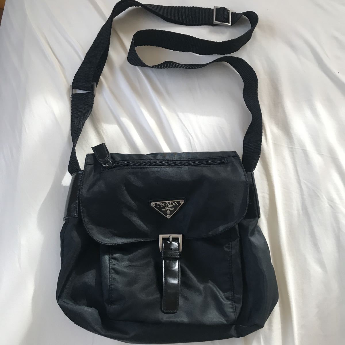 新品，新作 PRADA プラダ ナイロン レザー ショルダーバッグ ブラック 黒 難あり(ショルダーバッグ)｜売買されたオークション情報、yahooの商品情報をアーカイブ公開 - オークファン かばん、バッグ