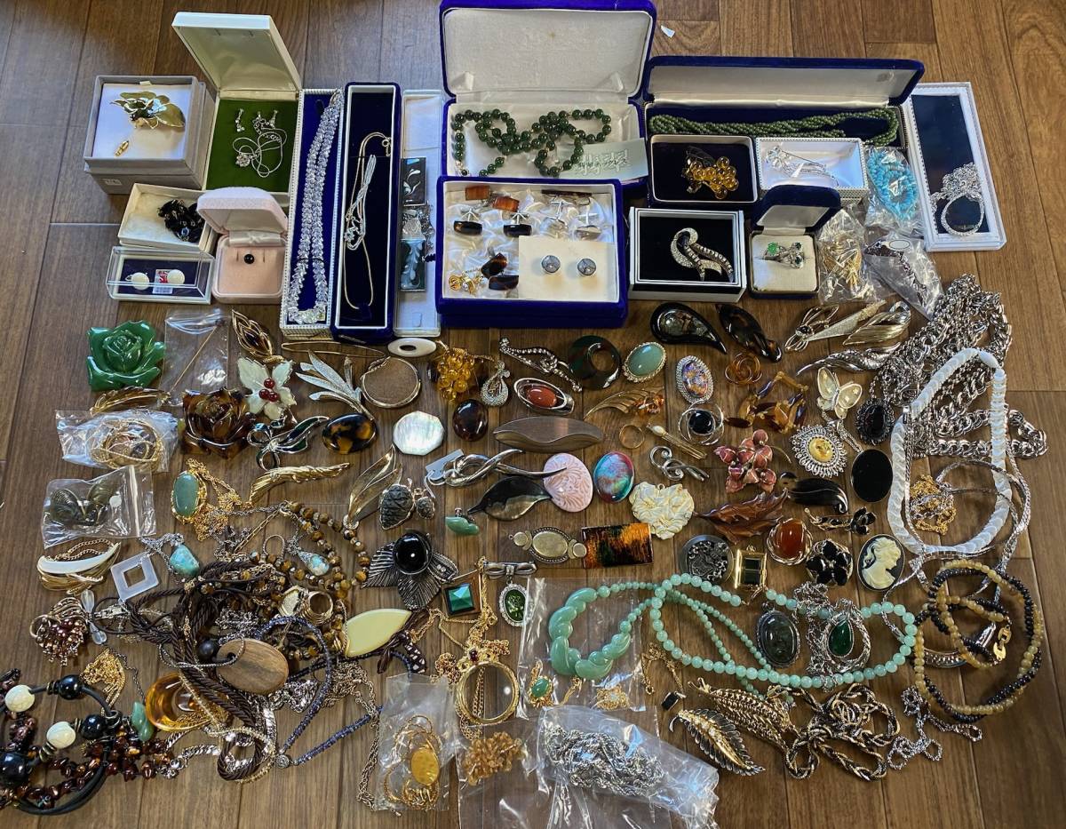ネックレス アクセサリー ブローチ 大量 リング ○アクセサリー