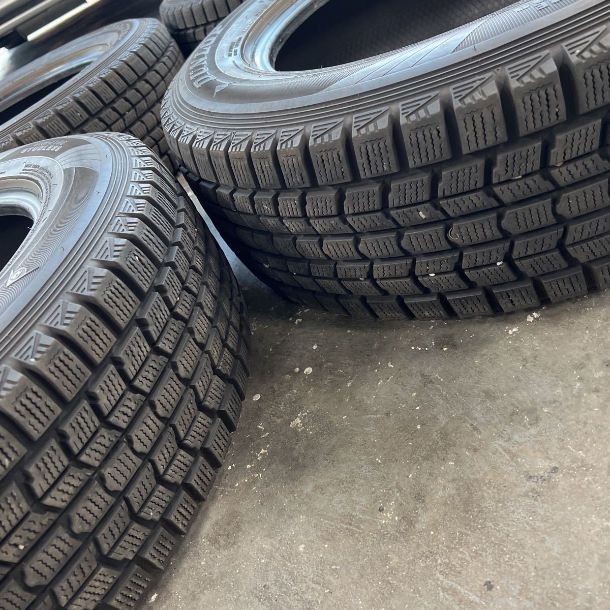 ダンロップグラントレックスタッドレスタイヤ 235/65R18 中古超バリ山4