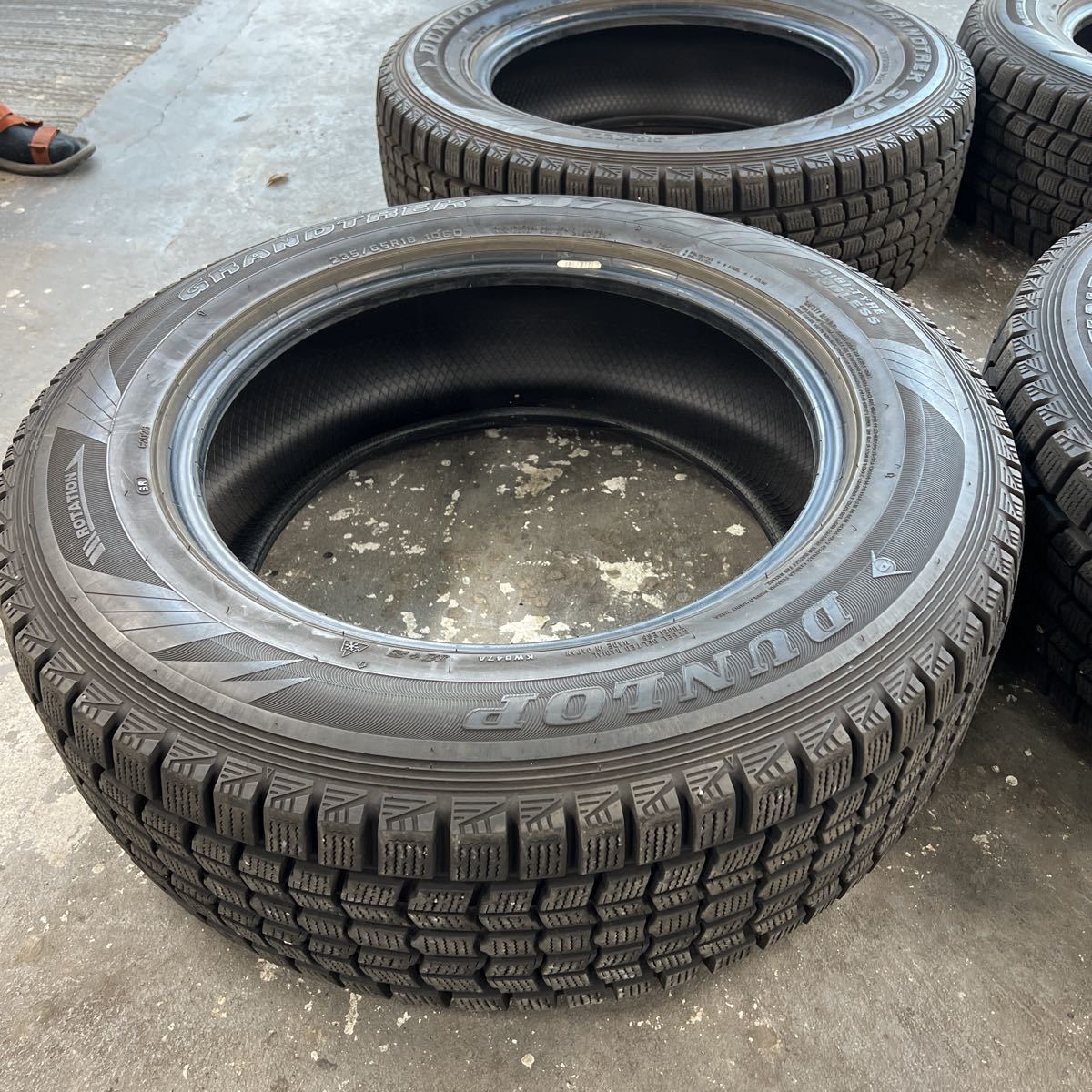 ダンロップグラントレックスタッドレスタイヤ 235/65R18 中古超バリ山4