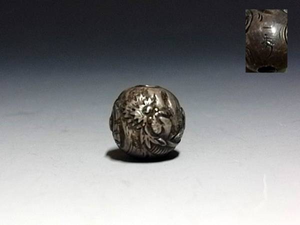 緒締め玉‥金工 提げ物 金工銀製緒締め玉 昇龍 一秀銘 /緒締 根付(根付)｜売買された