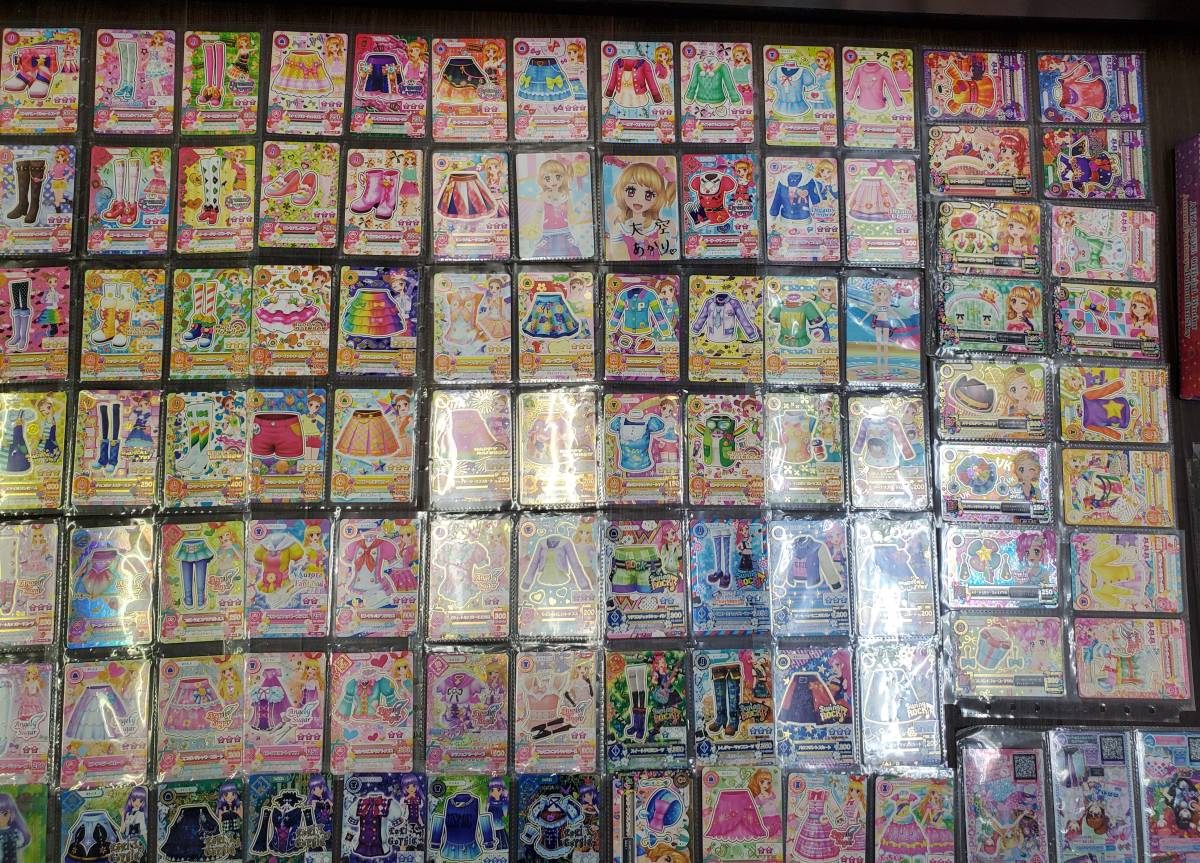 1111-208□アイカツ カード まとめて 200枚以上 大量 ファイル付 