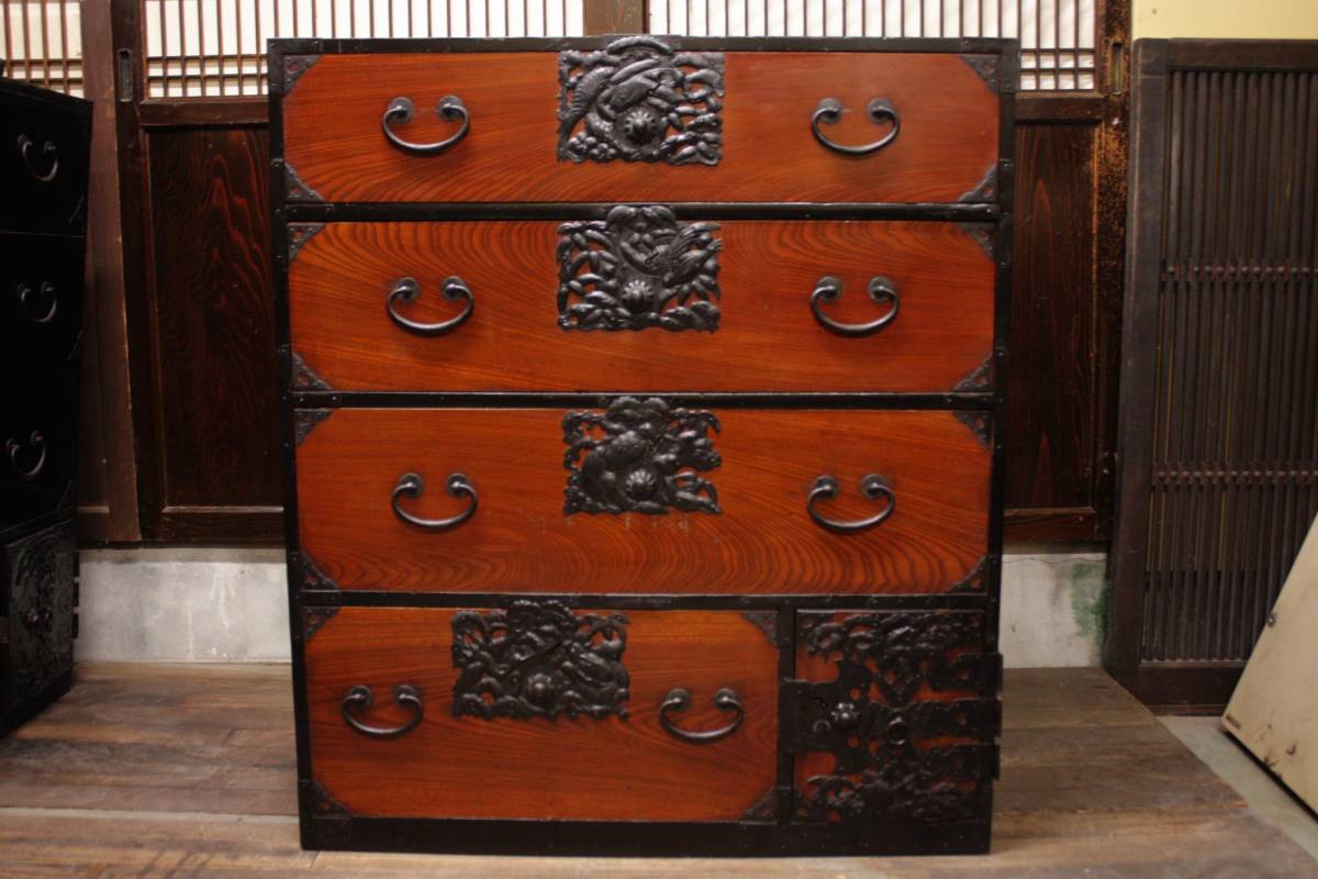 和レトロ・アンティーク！時代箪笥！庄内箪笥・二段！打ち出し金具！古