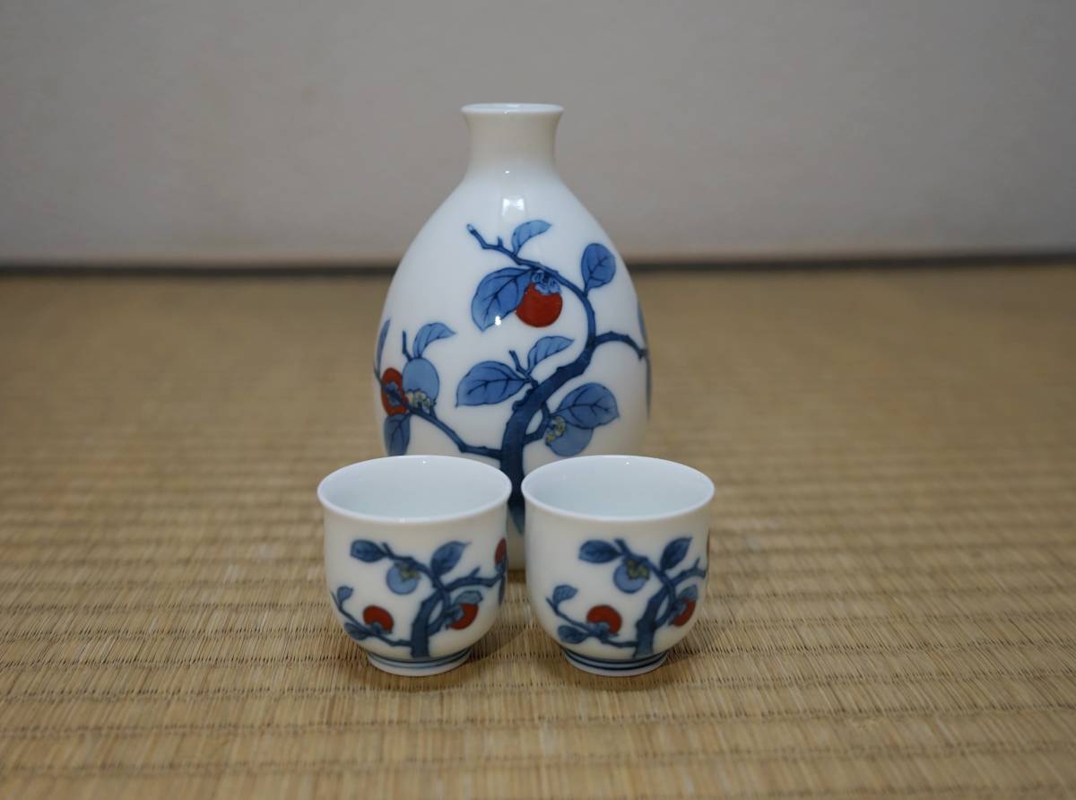 九谷焼 上出喜山作 極彩色梅絵文様 飾皿 共箱 伝統工芸品 九谷焼 上出喜山作 極彩色梅絵文様 飾皿 共箱 伝統工芸品