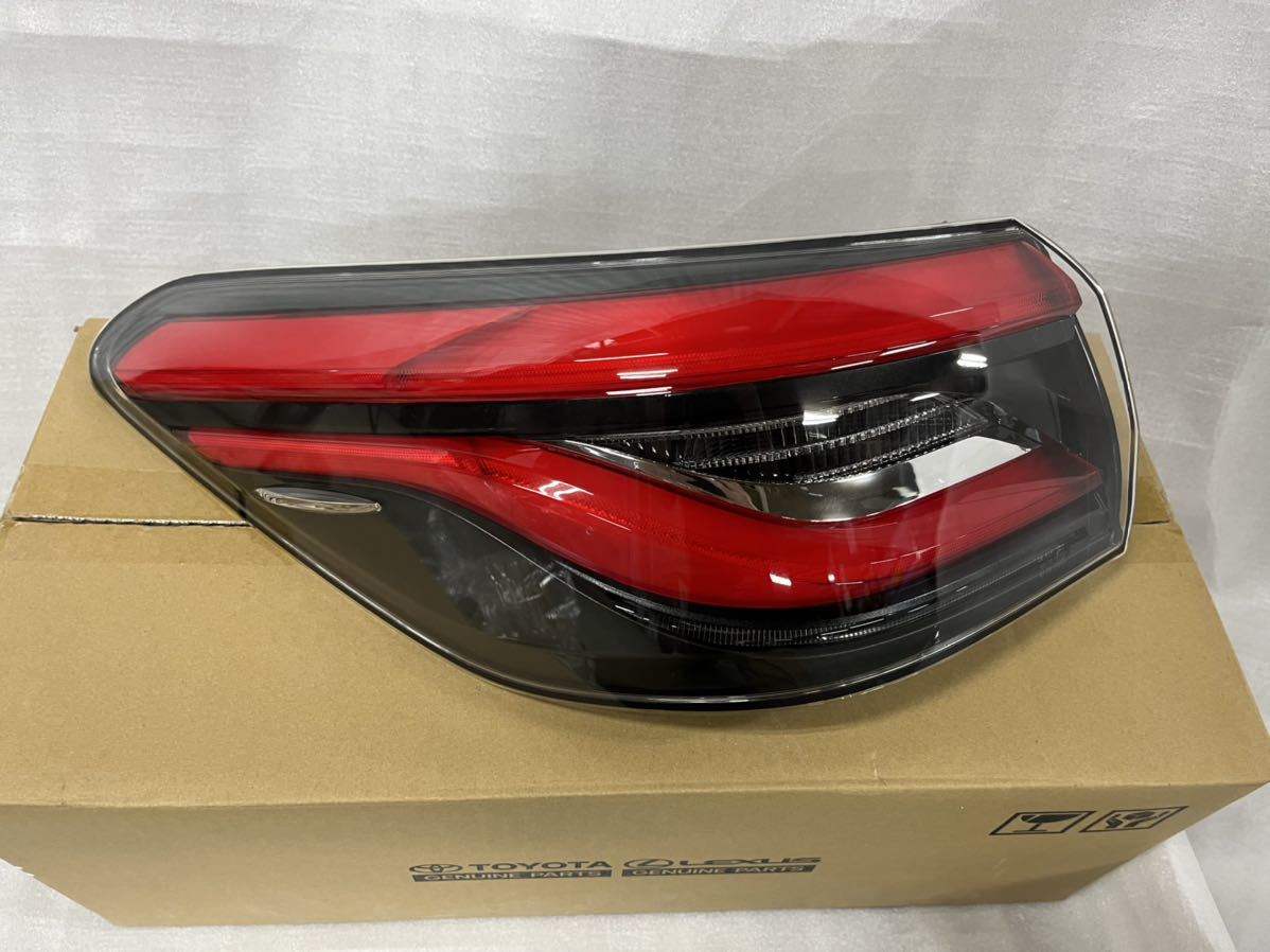クラウン 220系□ 純正OP シーケンシャル テールランプ 左外側 助手席
