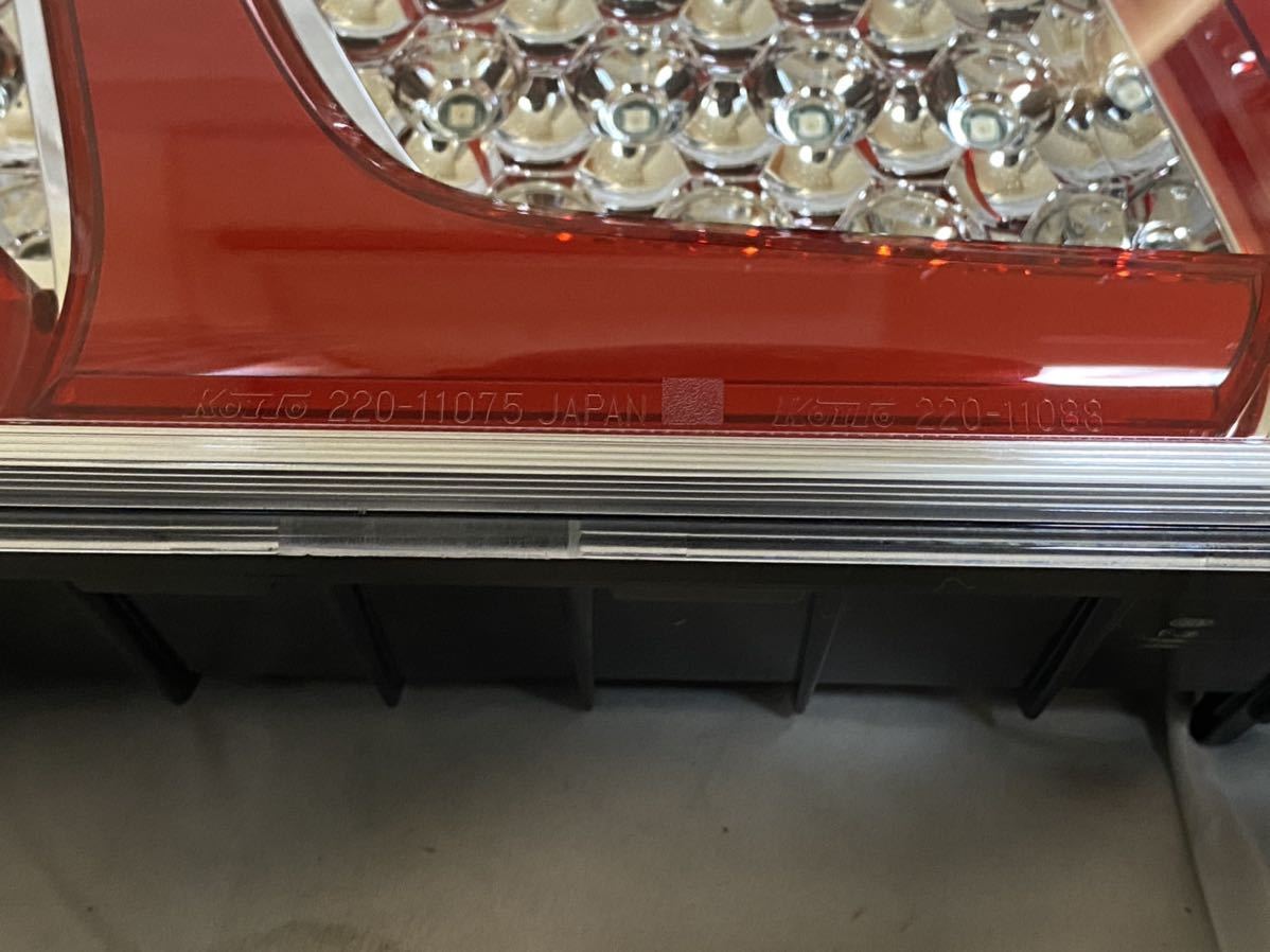 KOITO 3連 小糸 テールランプ テールライト | LED 大型 新車外し