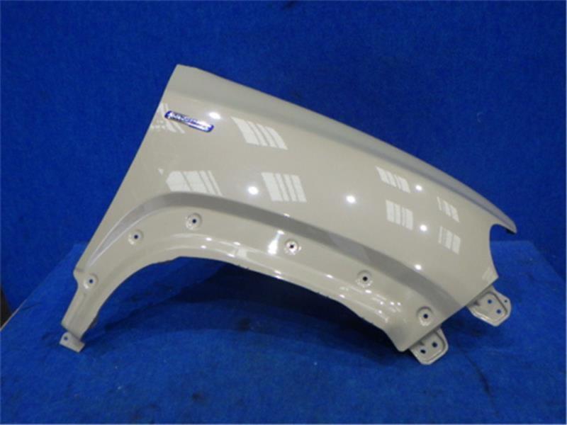 スズキ 純正 クロスビー 《 MN71S 》 右フェンダー P81101-22009038 クロスビー スズキ 純正 個人宅！ DAA-MN71S 右フロントフェンダー