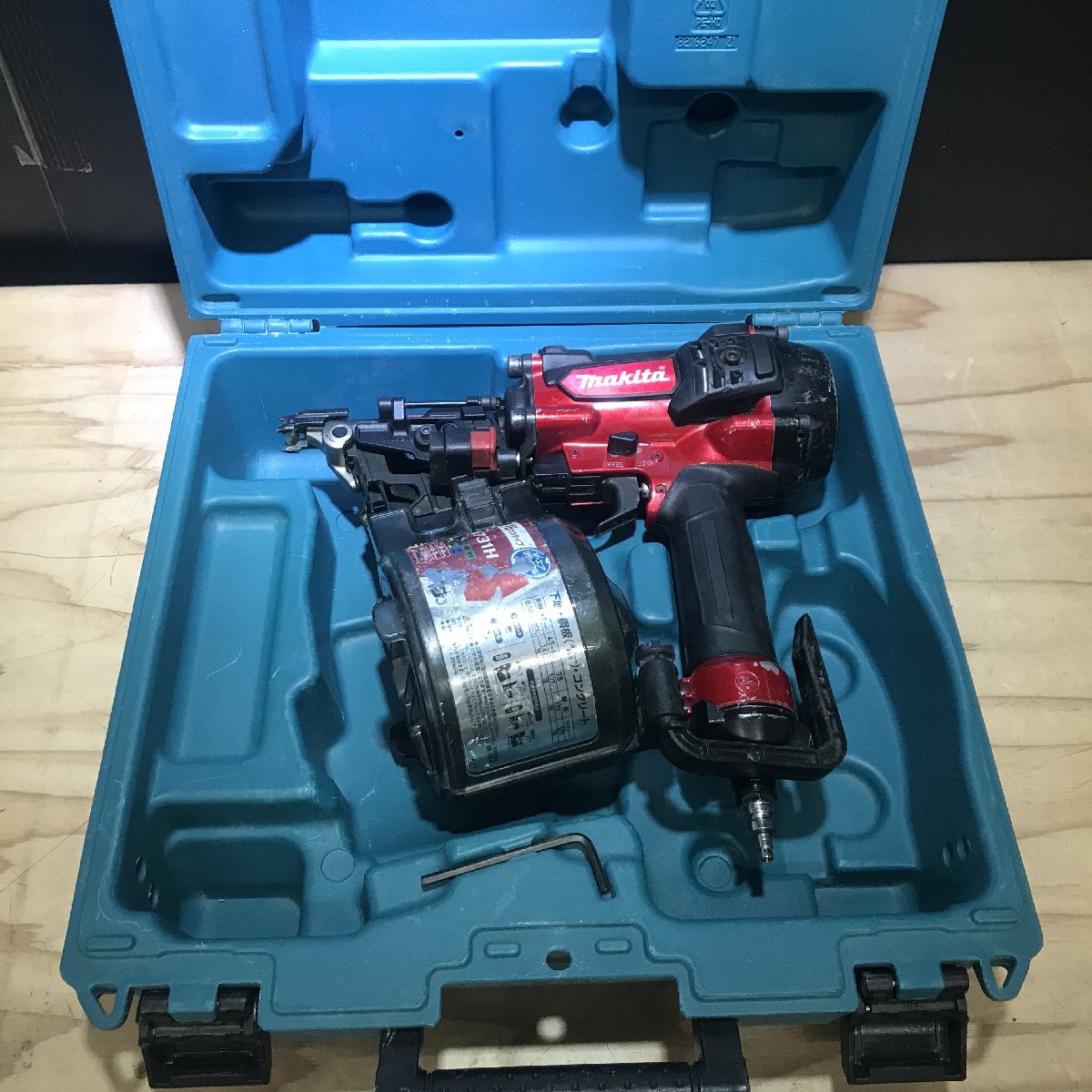 【中古品】makita(マキタ) 75㎜高圧エア釘打 エアダスタ付 (赤) AN731H / ITD1GO3KJLF6 エアダスタ付 マキタ 75㎜高圧エア釘打 電動工具・エアー工具・大工 赤::AN732H|ホームメイキング電動工具 J74