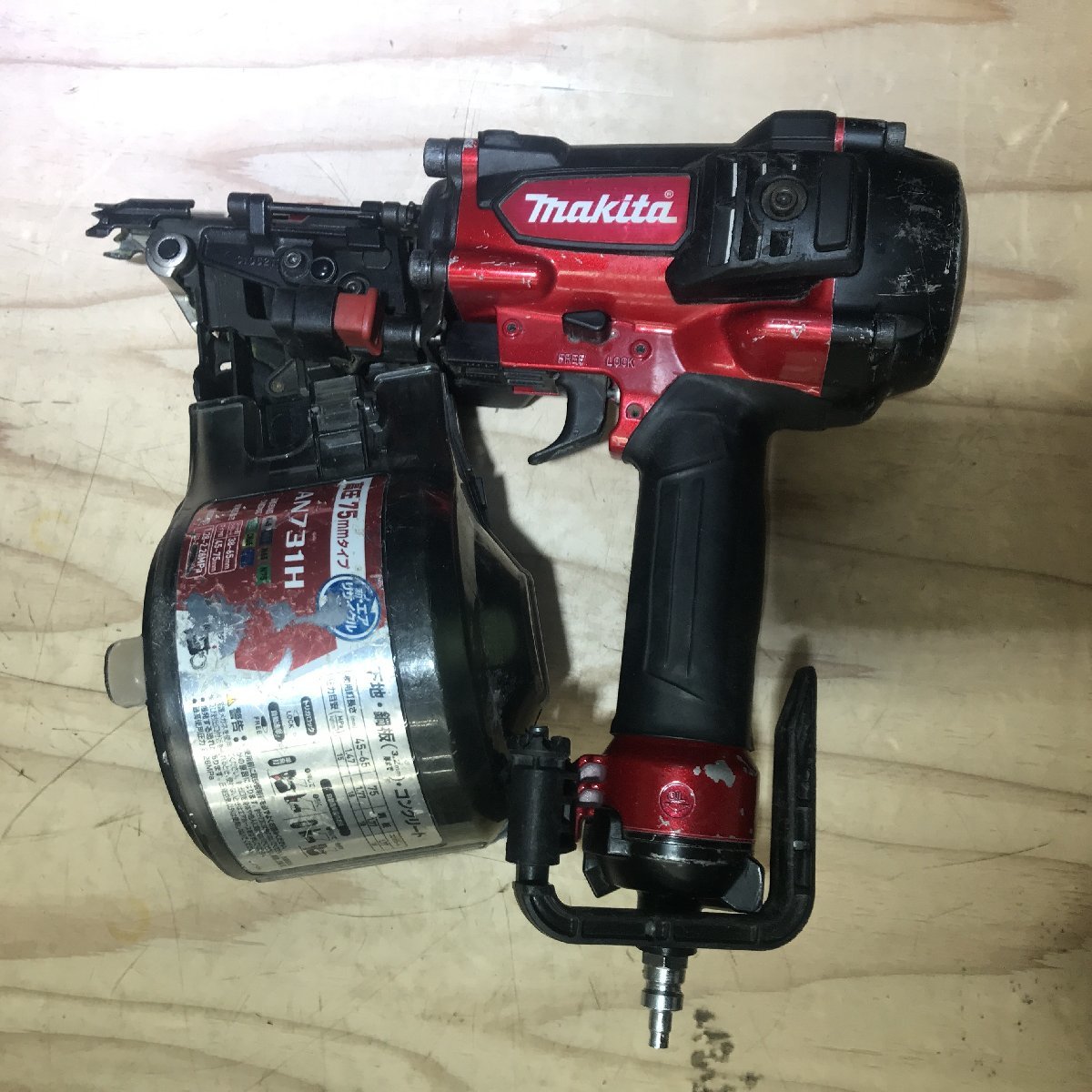 【中古品】makita(マキタ) 75㎜高圧エア釘打 エアダスタ付 (赤) AN731H / ITD1GO3KJLF6 エアダスタ付 マキタ 75㎜高圧エア釘打 電動工具・エアー工具・大工 赤::AN732H|ホームメイキング電動工具 J74