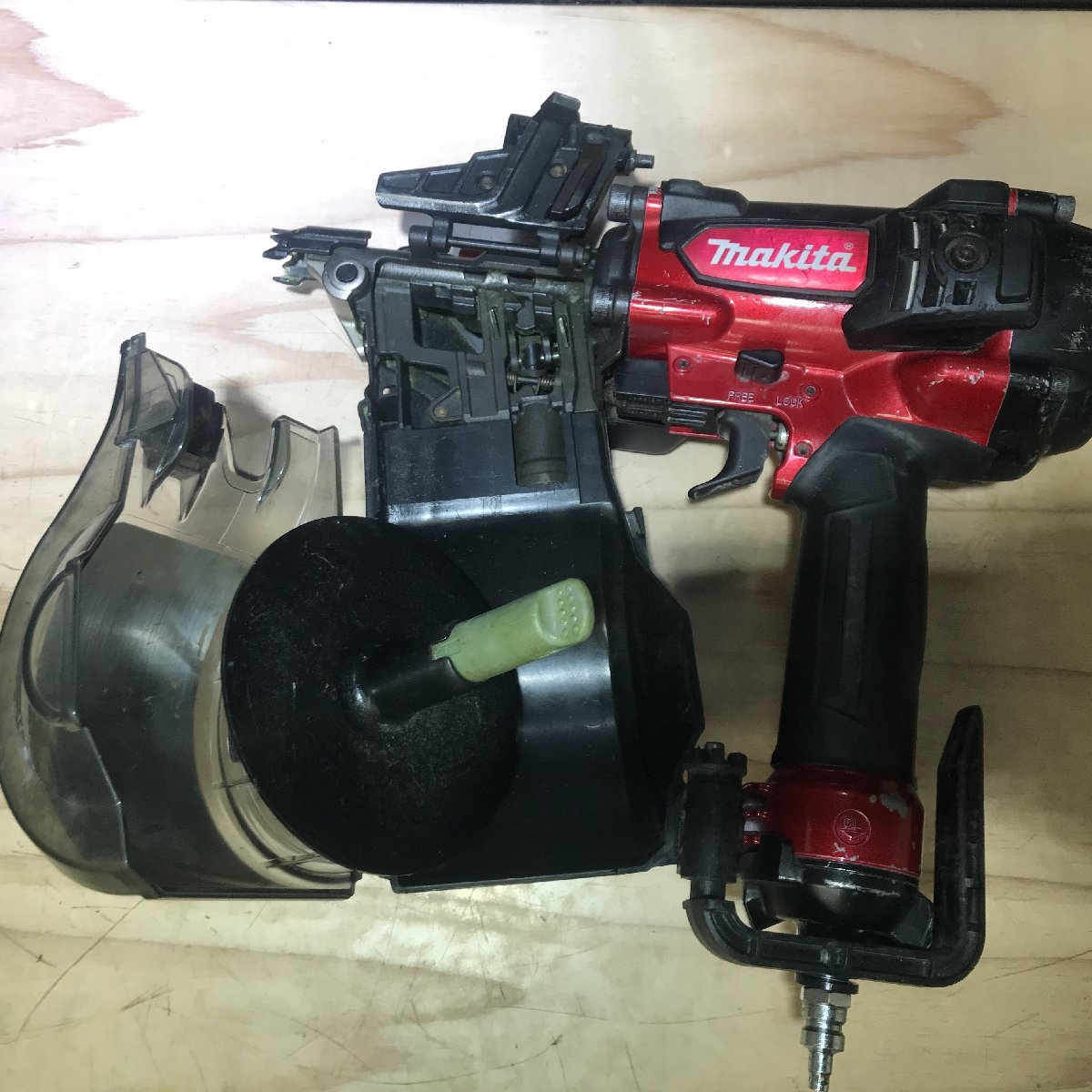 【中古品】makita(マキタ) 75㎜高圧エア釘打 エアダスタ付 (赤) AN731H / ITD1GO3KJLF6 エアダスタ付 マキタ 75㎜高圧エア釘打 電動工具・エアー工具・大工 赤::AN732H|ホームメイキング電動工具 J74