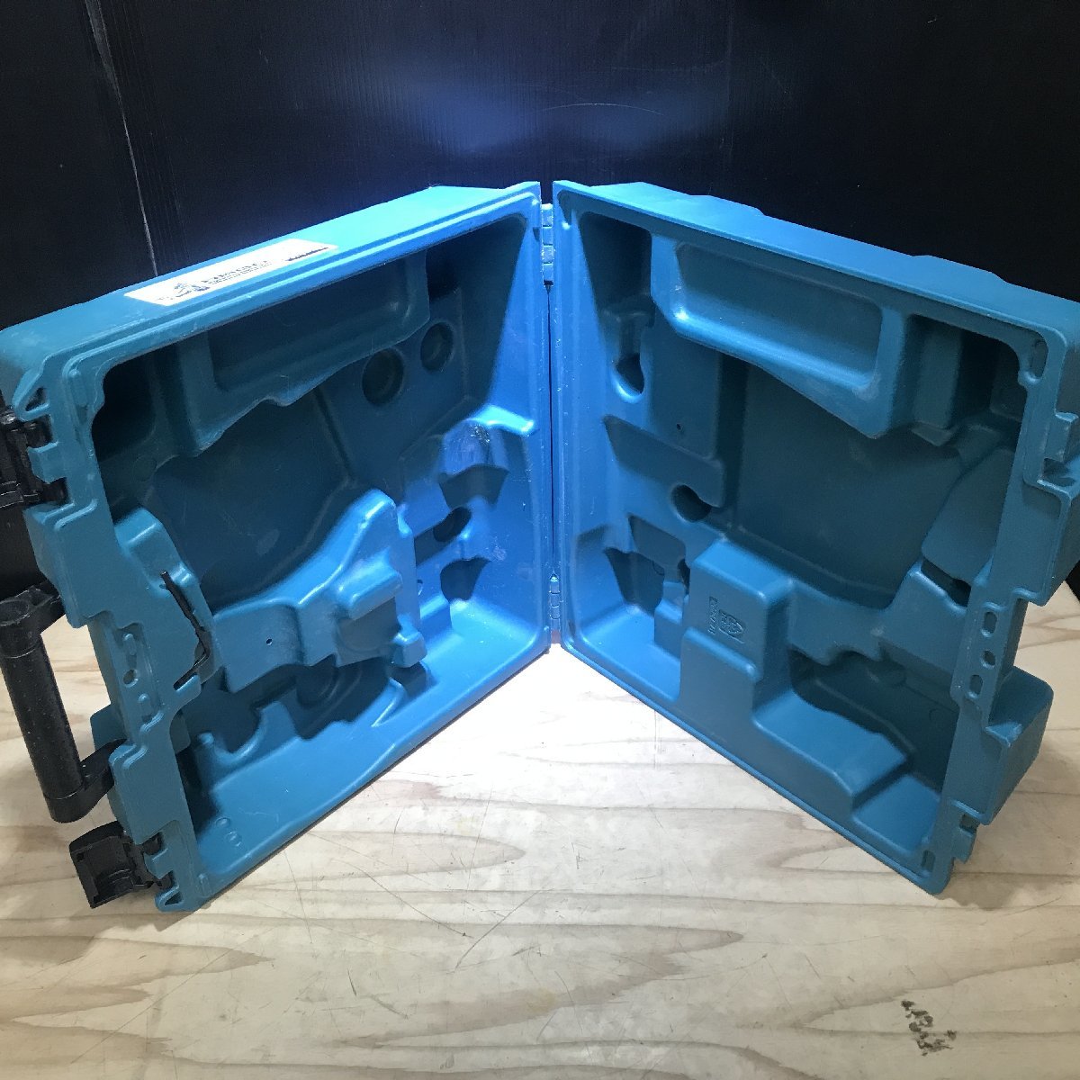 【中古品】makita(マキタ) 75㎜高圧エア釘打 エアダスタ付 (赤) AN731H / ITD1GO3KJLF6 エアダスタ付 マキタ 75㎜高圧エア釘打 電動工具・エアー工具・大工 赤::AN732H|ホームメイキング電動工具 J74