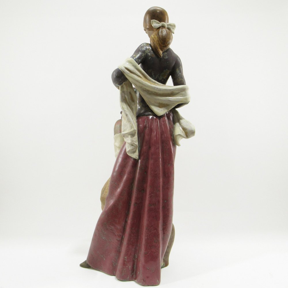 LLADRO 12070 リヤドロ「髪をすく姉妹」 【公式通販】